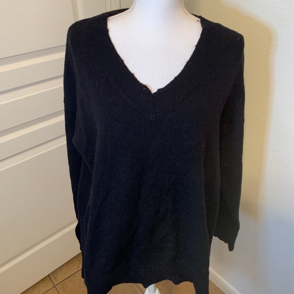Melrose and Market Sweaters - 🦄 MELROSE & MARKET Distressed V-Neck Sweater